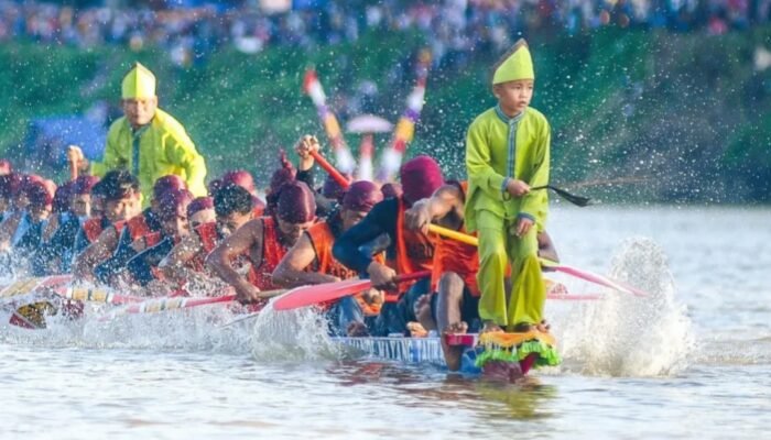 Pacu Jalur Viral dan Mendunia: Tradisi Riau yang Memukau Dunia