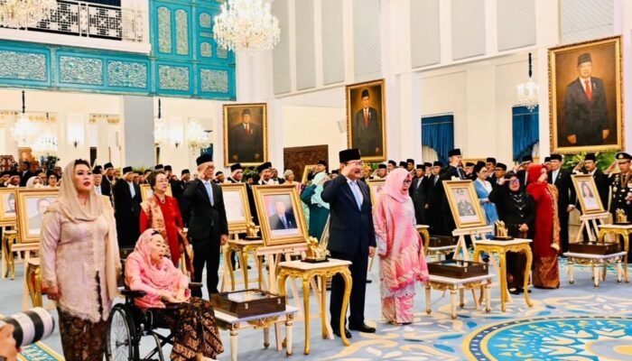 Presiden Prabowo Anugerahkan Gelar Pahlawan Nasional 2025